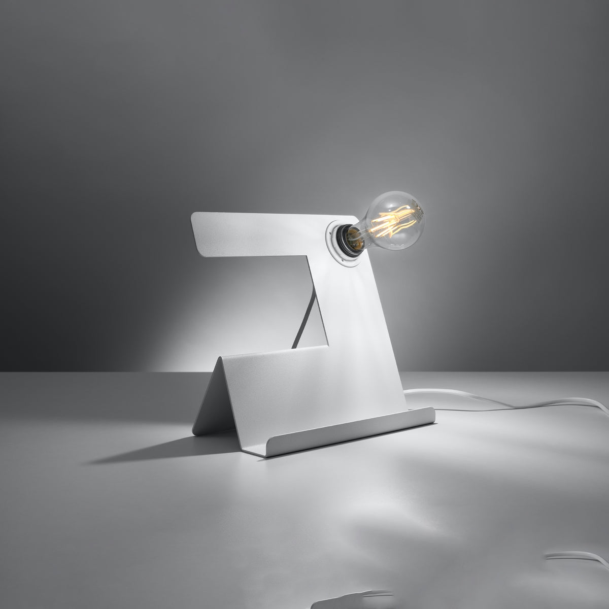 INCLINE Tischleuchte