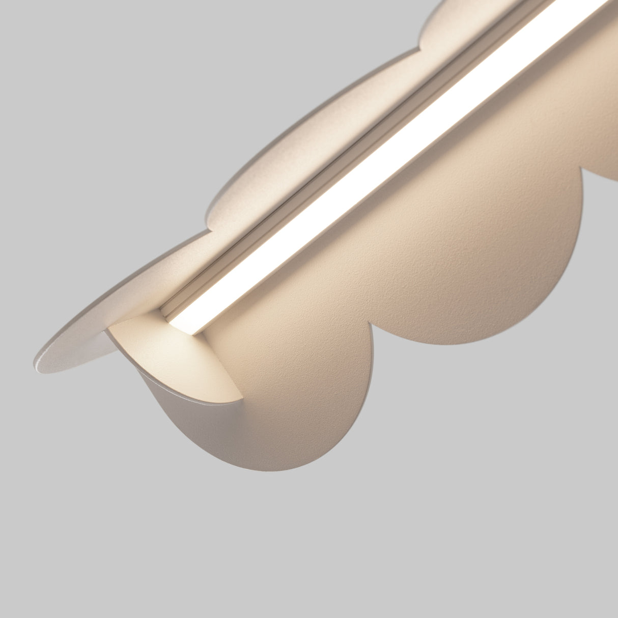 Lineare LED-Pendelleuchte BISCUIT – 131 cm Aluminium