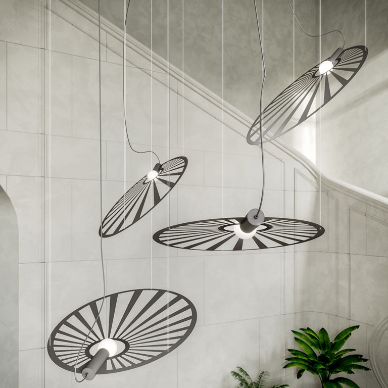 Skulpturale Hängeleuchte LEHDET – Großformatiger Blatt-Design-Lüster aus Stahl