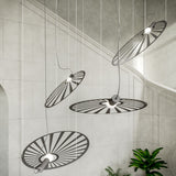 Skulpturale Hängeleuchte LEHDET – Großformatiger Blatt-Design-Lüster aus Stahl