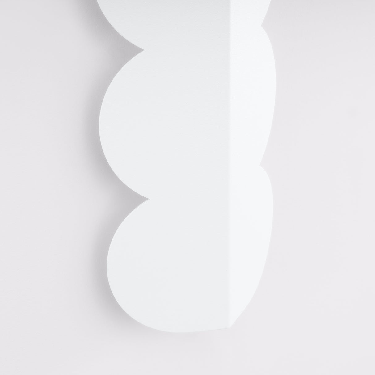 Wellen-Wandleuchte BISCUIT – Skulpturaler Aluminium-Spot in 10 Trendfarben