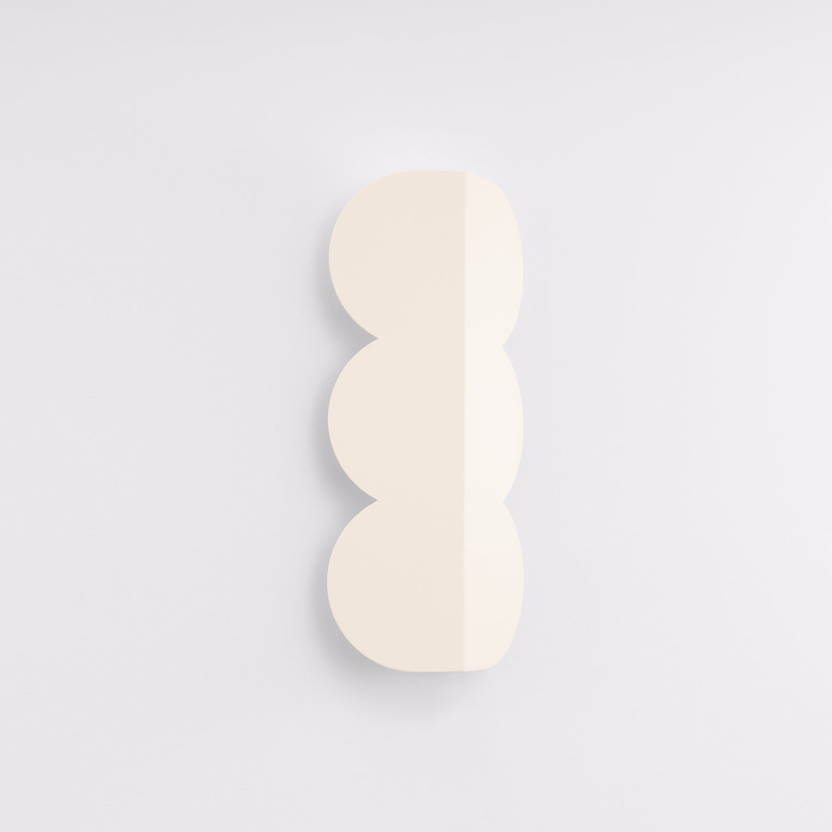 Wellen-Wandleuchte BISCUIT – Skulpturaler Aluminium-Spot in 10 Trendfarben