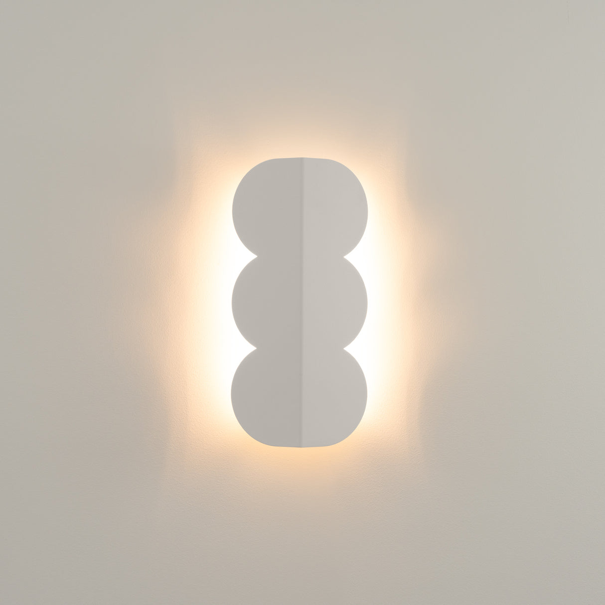 Wellen-Wandleuchte BISCUIT – Skulpturaler Aluminium-Spot in 10 Trendfarben