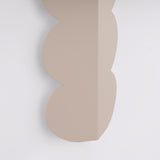 Wellen-Wandleuchte BISCUIT – Skulpturaler Aluminium-Spot in 10 Trendfarben