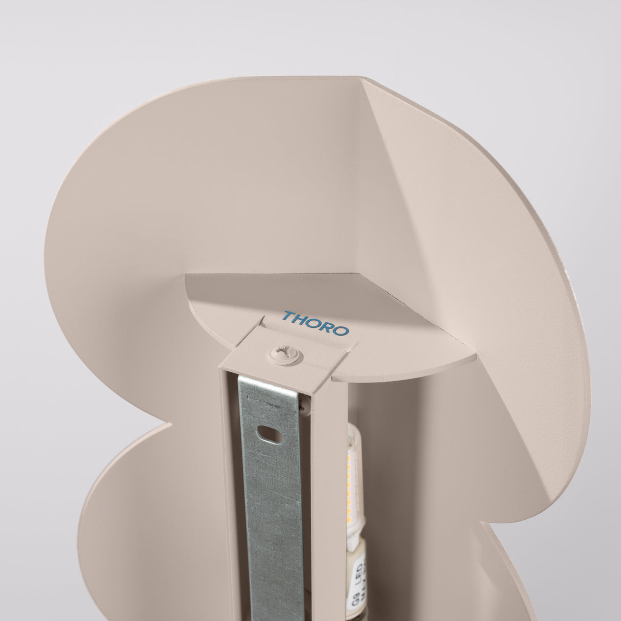 Wellen-Wandleuchte BISCUIT – Skulpturaler Aluminium-Spot in 10 Trendfarben