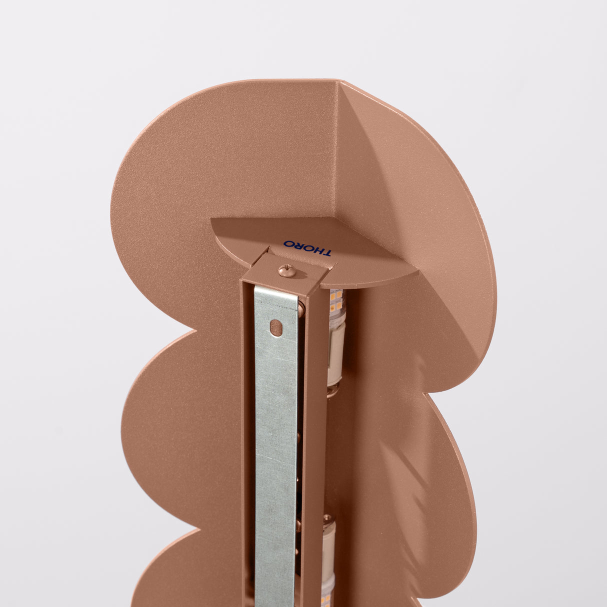 Wellen-Wandleuchte BISCUIT – Skulpturaler Aluminium-Spot in 10 Trendfarben