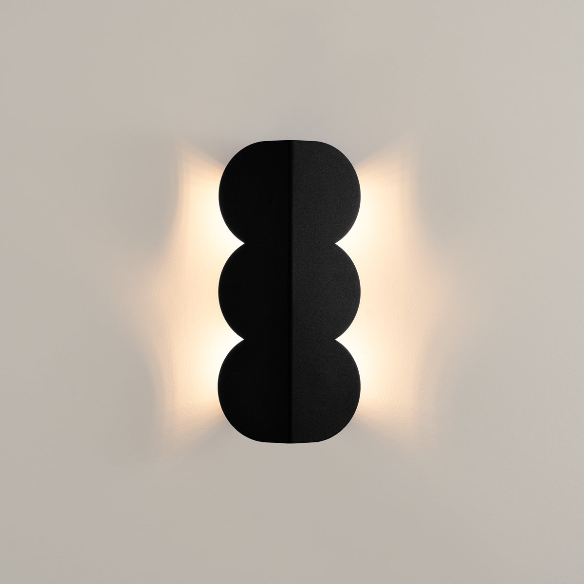 Wellen-Wandleuchte BISCUIT – Skulpturaler Aluminium-Spot in 10 Trendfarben