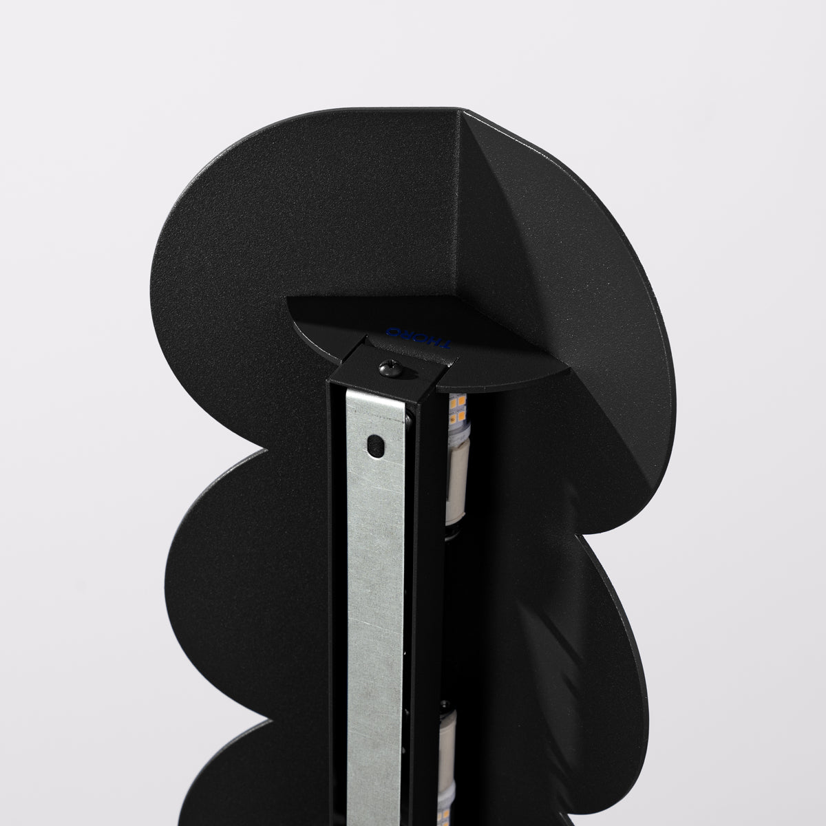 Wellen-Wandleuchte BISCUIT – Skulpturaler Aluminium-Spot in 10 Trendfarben