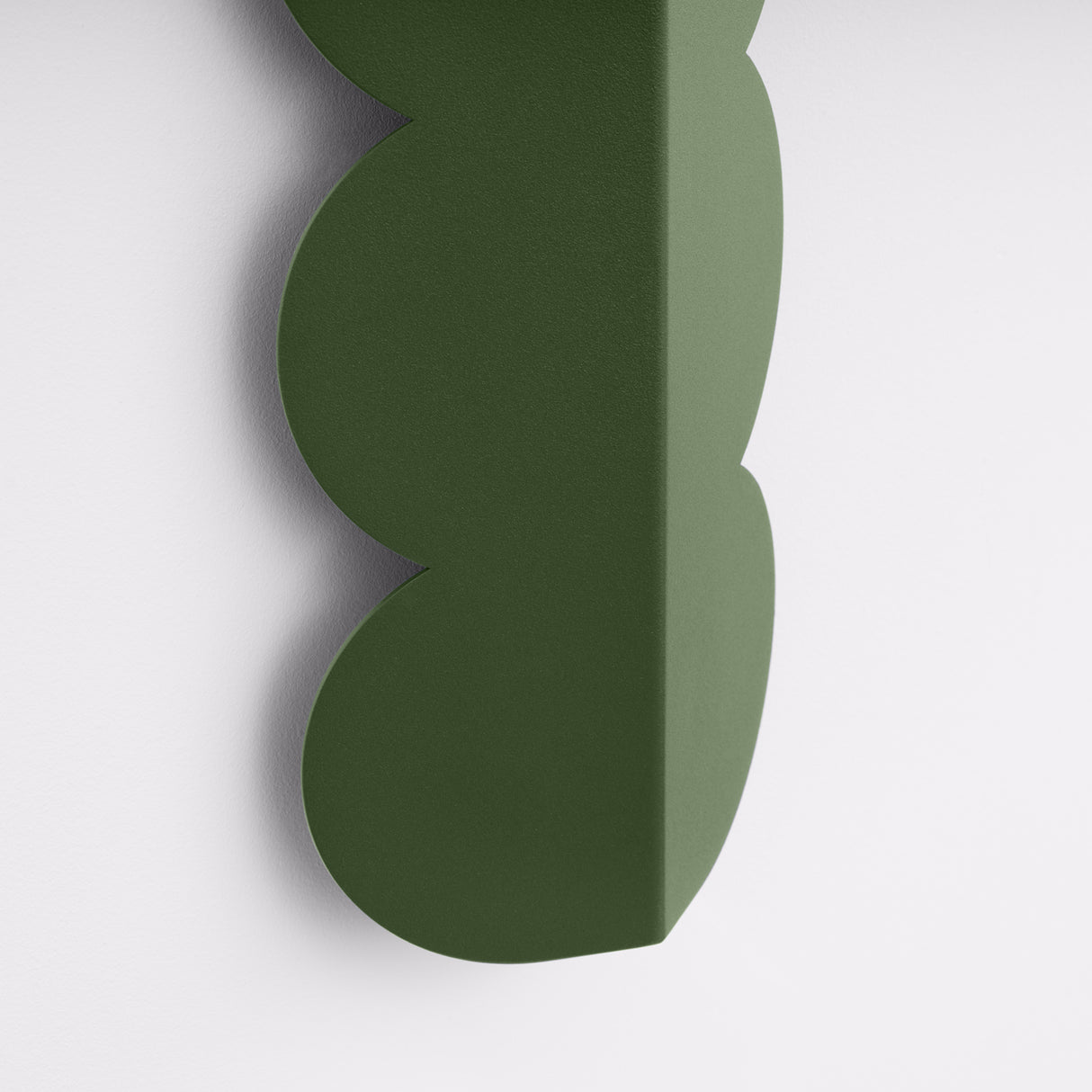 Wellen-Wandleuchte BISCUIT – Skulpturaler Aluminium-Spot in 10 Trendfarben