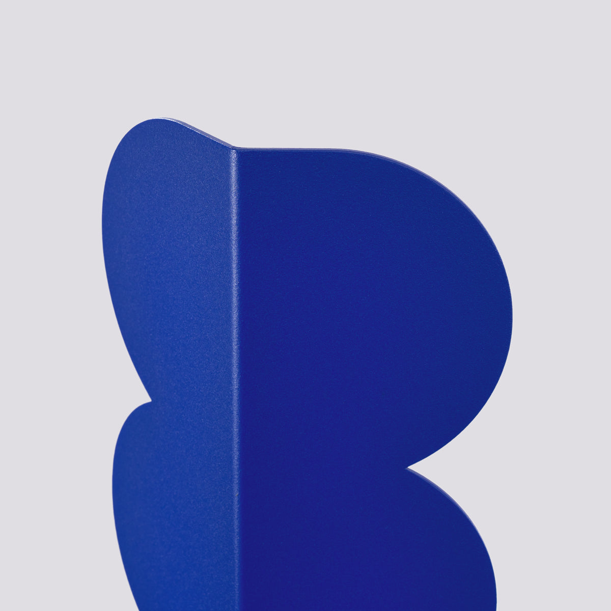 Wellen-Wandleuchte BISCUIT – Skulpturaler Aluminium-Spot in 10 Trendfarben