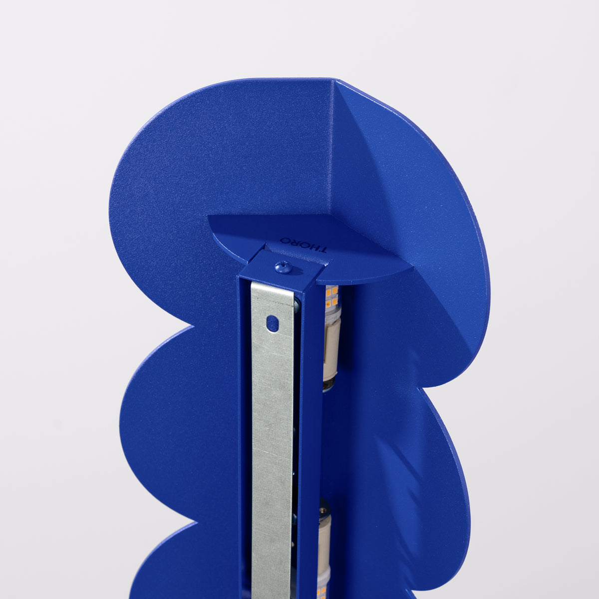 Wellen-Wandleuchte BISCUIT – Skulpturaler Aluminium-Spot in 10 Trendfarben