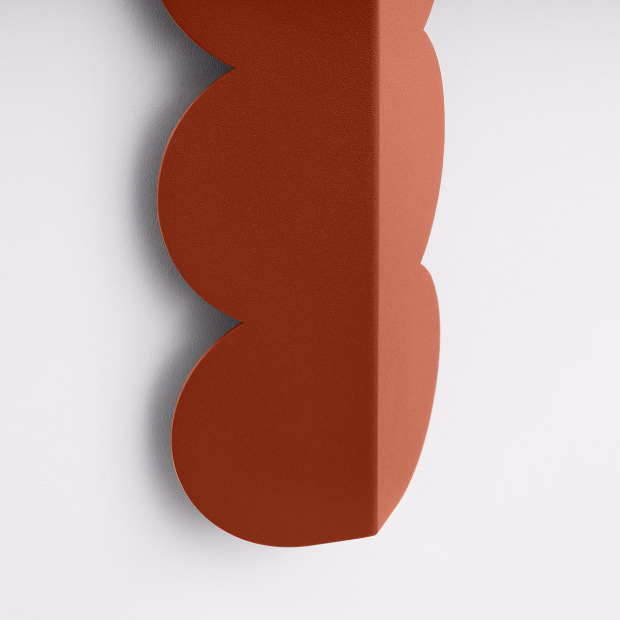 Wellen-Wandleuchte BISCUIT – Skulpturaler Aluminium-Spot in 10 Trendfarben