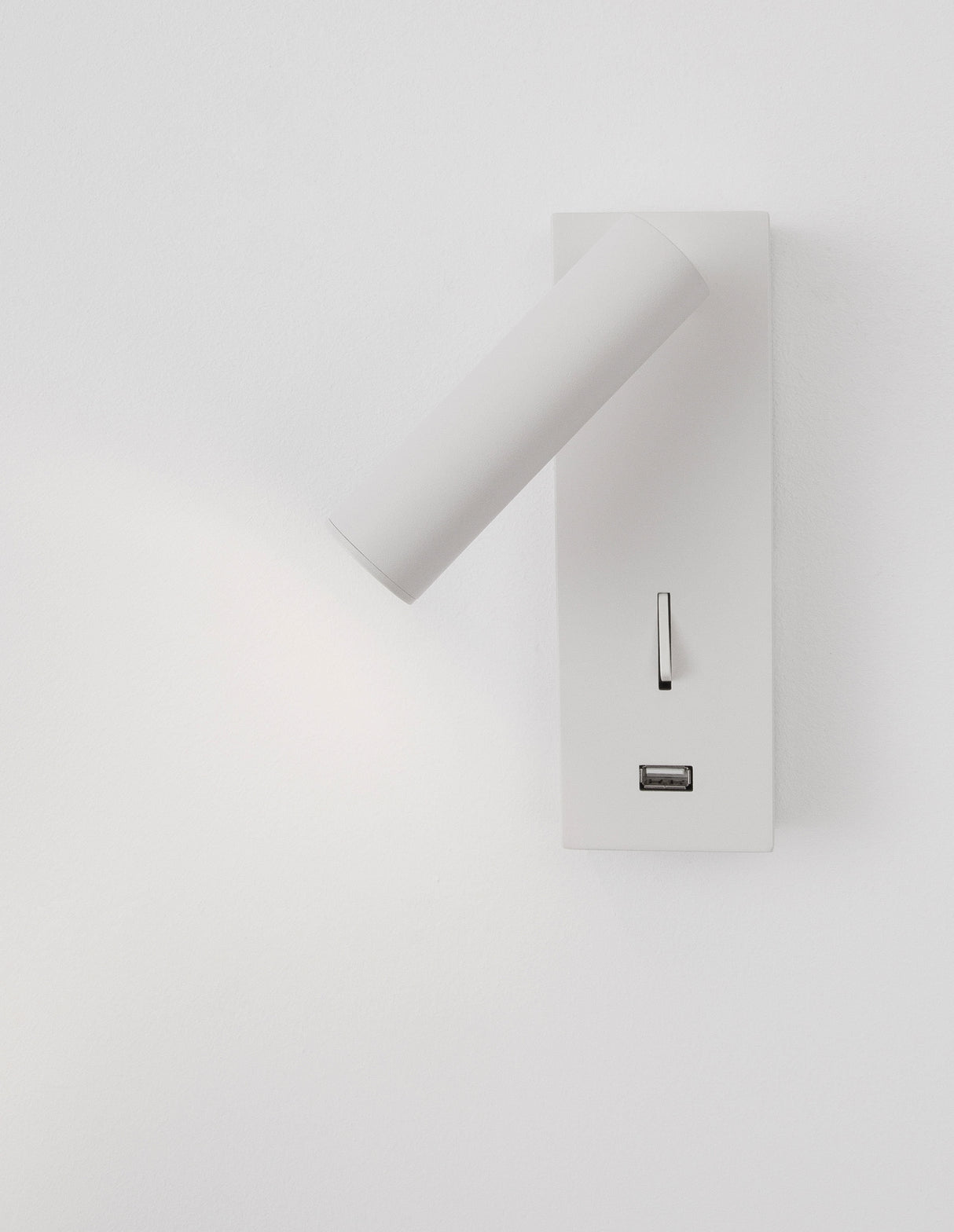 FUSE Wandleuchte mit USB Anschluss-Luxomo Leuchten