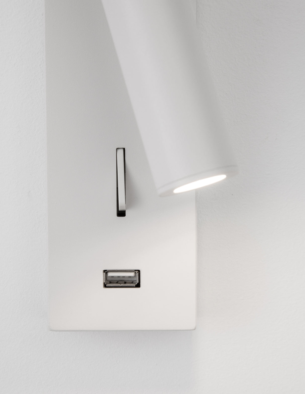 FUSE Wandleuchte mit USB Anschluss-Luxomo Leuchten