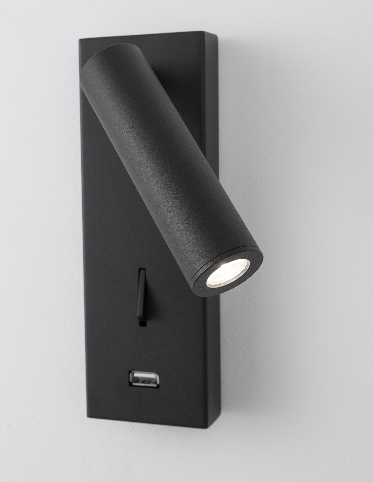 FUSE Wandleuchte mit USB Anschluss-Luxomo Leuchten