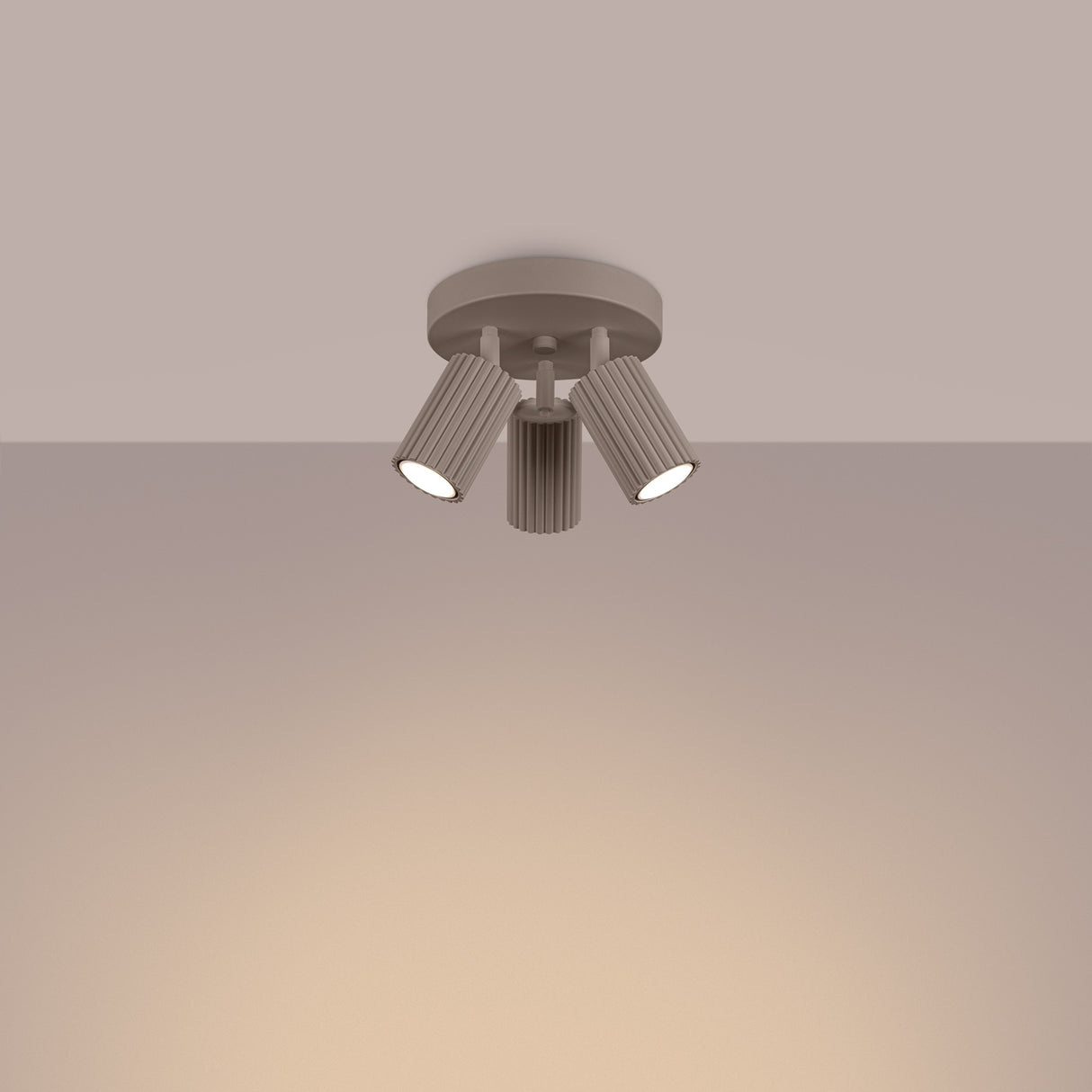 3-flammiger Deckenstrahler KARBON – Rund & Schwenkbar